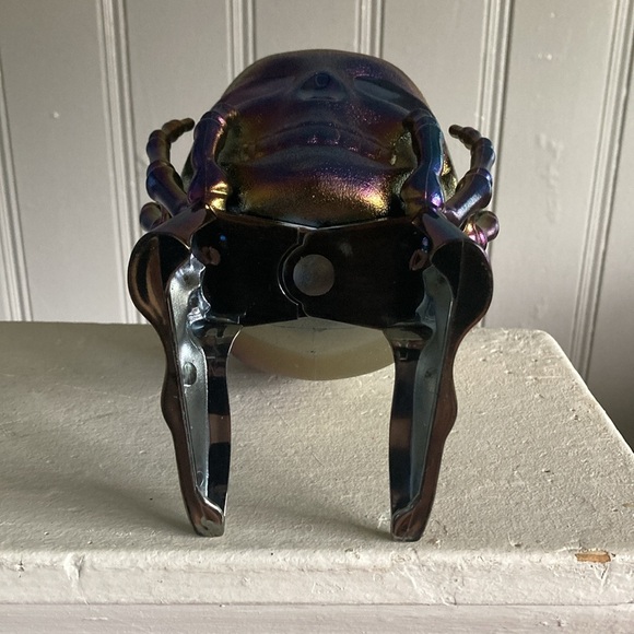 NWT Purple Iridescent Oil Slick Skull 💀 in Hands Snack or Candy Bowl Decoration - Picture 16 of 16